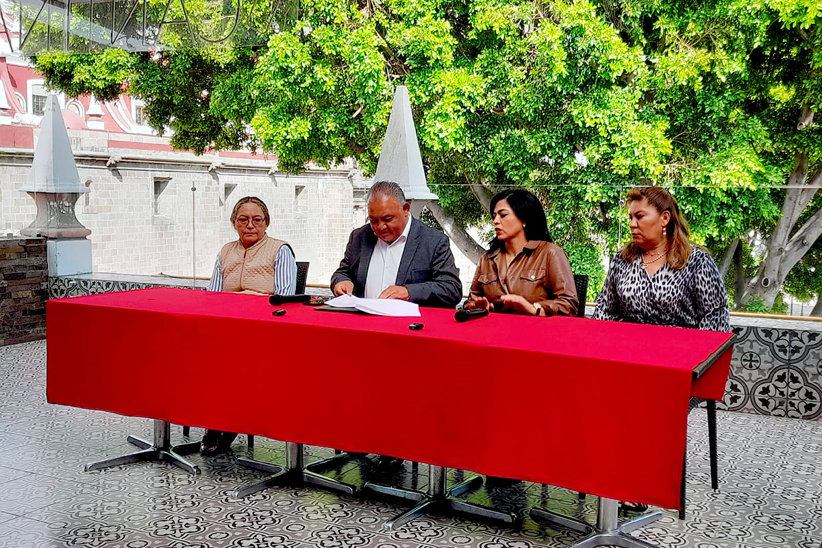 Padres de familia del Colegio Cárabez denuncian “nueva” estafa de agencia de viajes en Puebla