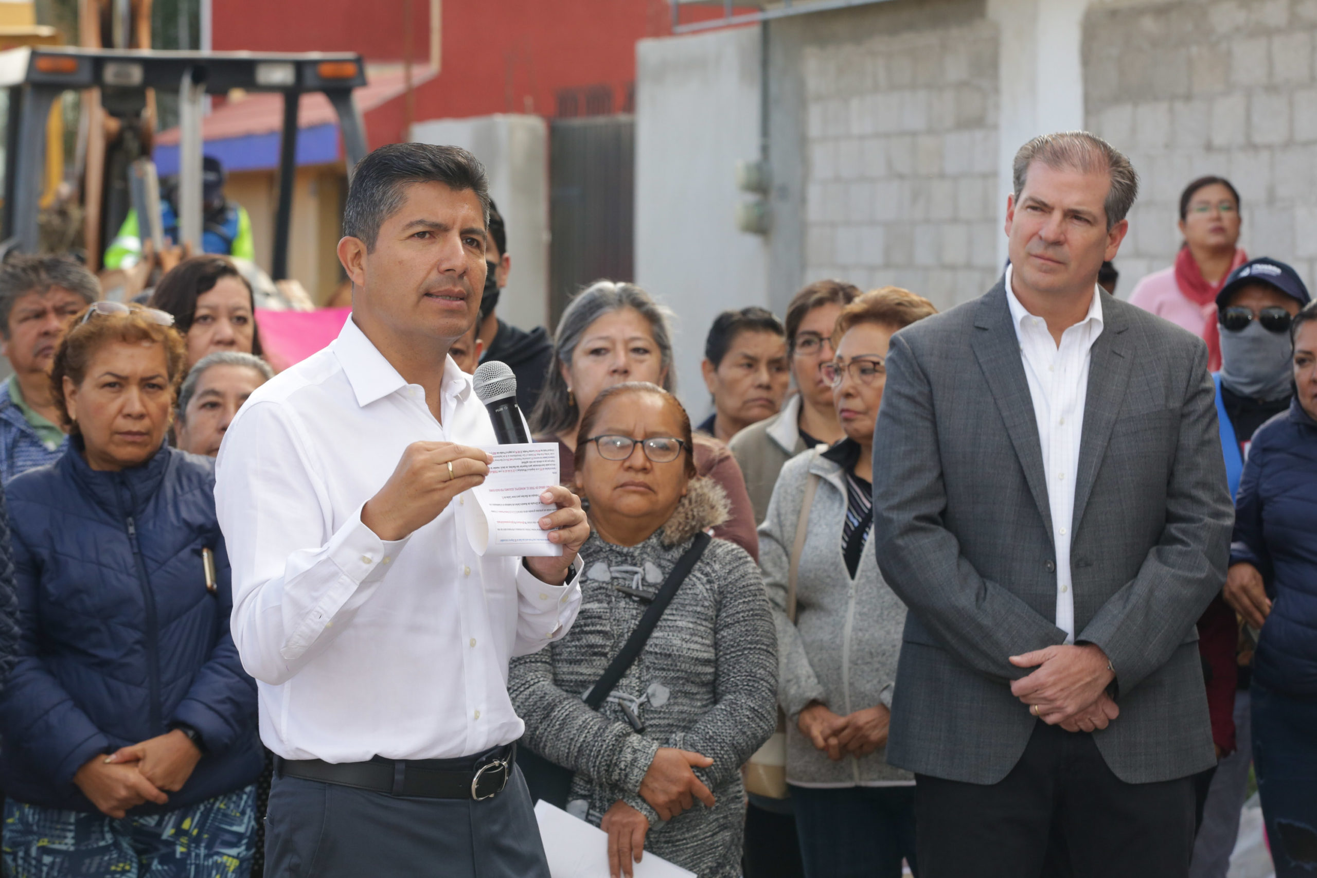 Eduardo Rivera da inicio a la rehabilitación de la calle 13 de Mayo y avenida 115 Oriente en la colonia Granjas Puebla