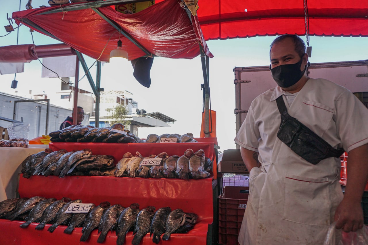 En caso de seguir tirando desechos en vía pública y alcantarillas, locales de mariscos serán clausurados