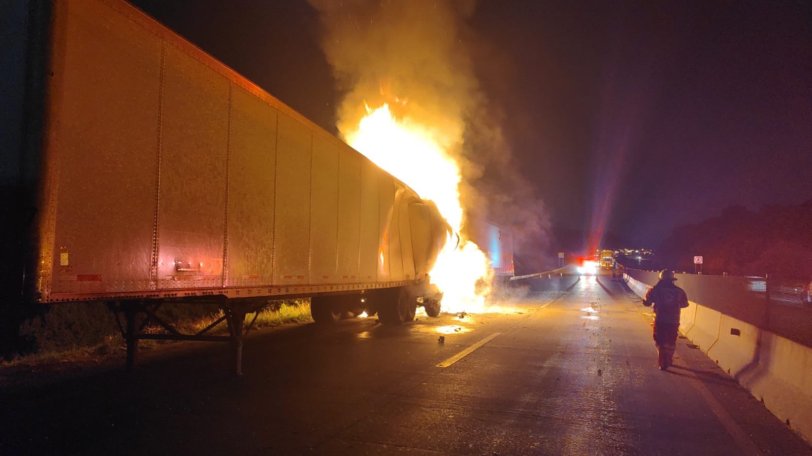 10 lesionados y un fallecido es el saldo hasta el momento por el accidente de un tráiler sobre la autopista Arco Norte