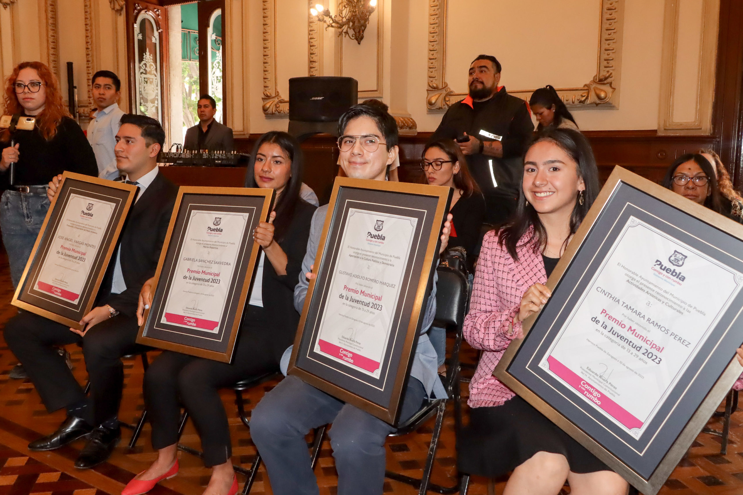 Ayuntamiento de Puebla reconoce a 10 poblanos con el Premio Municipal de la Juventud