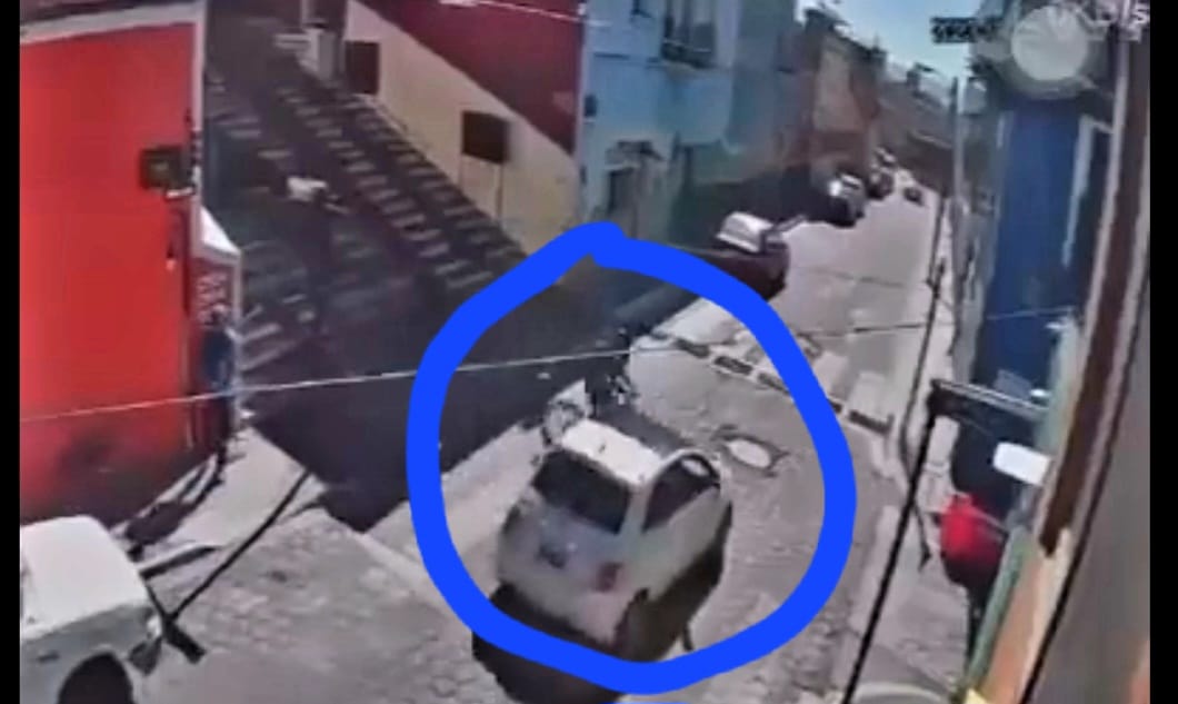 Ciclista es arrollado por un automóvil mientras descendía de la zona turística de Atlixco