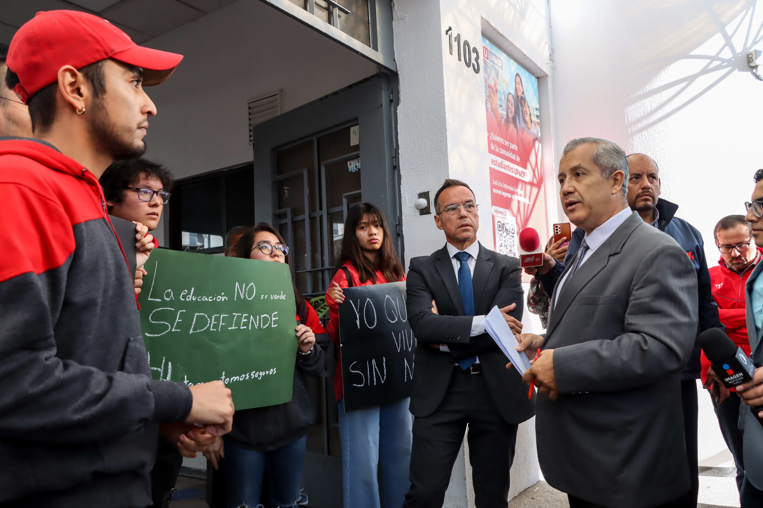 Estudiantes de la UPAEP se manifiestan debido a la gran inseguridad en la zona