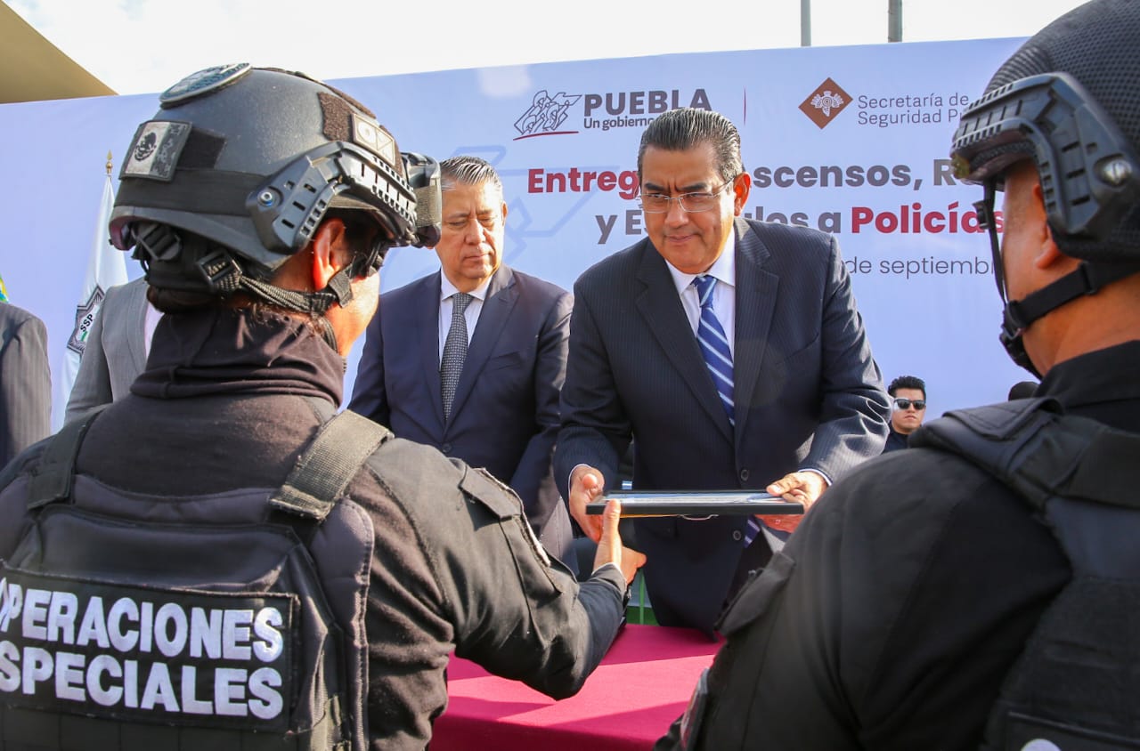 Gobierno de Puebla combate sin titubeos la delincuencia y garantiza mejores condiciones a policías