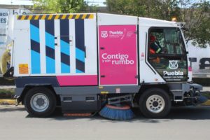 El sistema de limpieza urbana integral del Ayuntamiento de Puebla dejó impecable la diagonal Defensores de la República