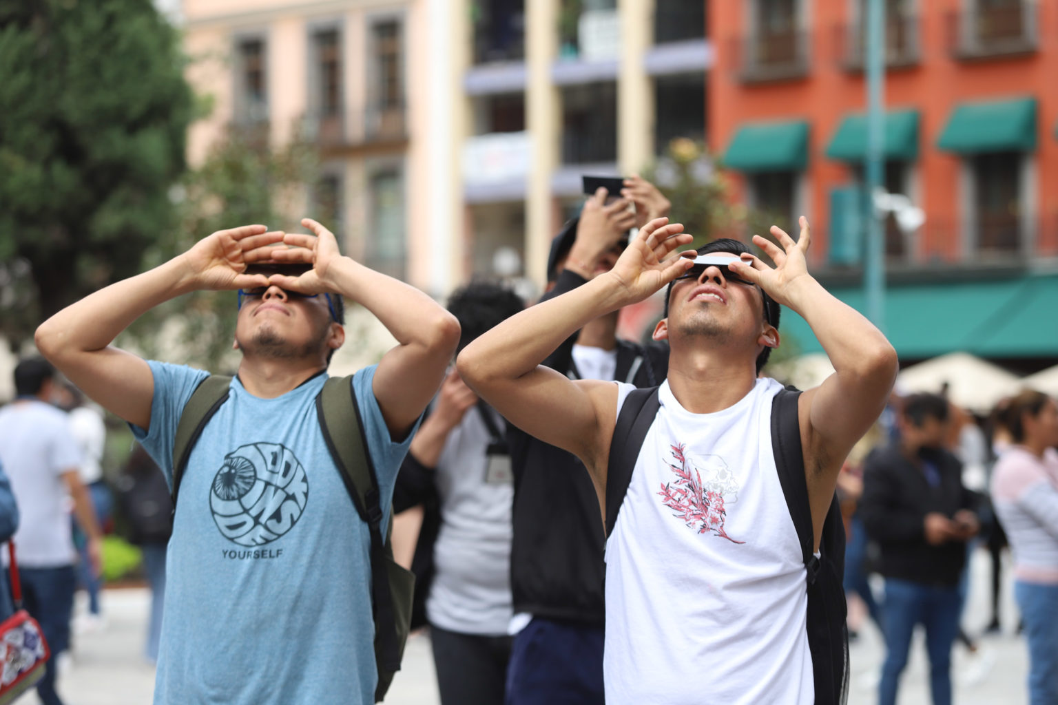 Cientos de poblanos pudieron disfrutar del eclipse solar