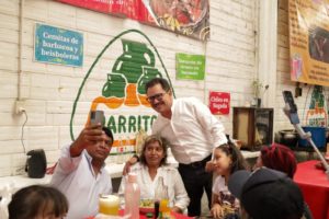 Locatarios de La Acocota manifiestan su simpatía y apoyo a Nacho Mier