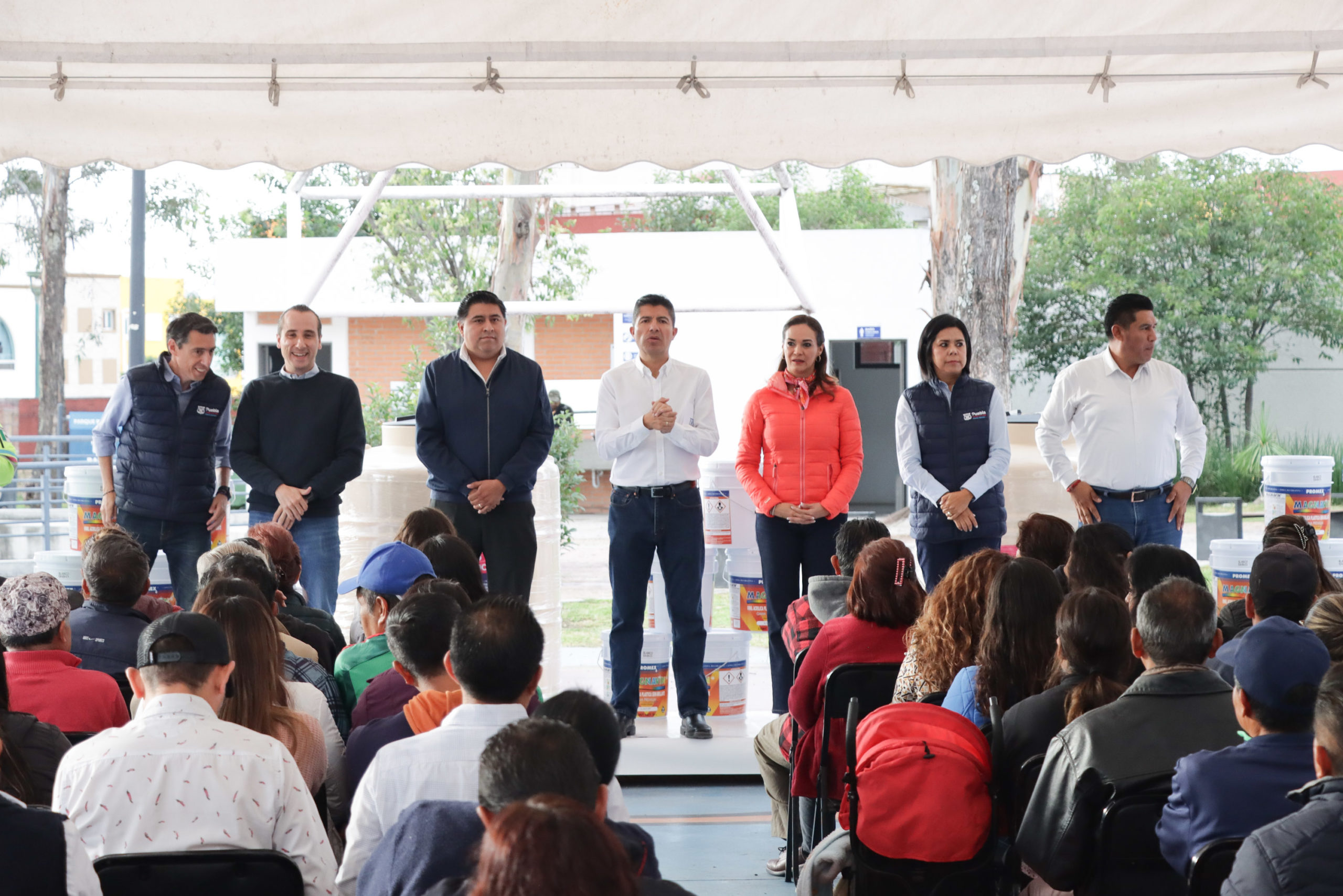 Ayuntamiento de Puebla entregó 370 cubetas de pintura a los beneficiarios del programa “Mejoramiento de Espacios Públicos”