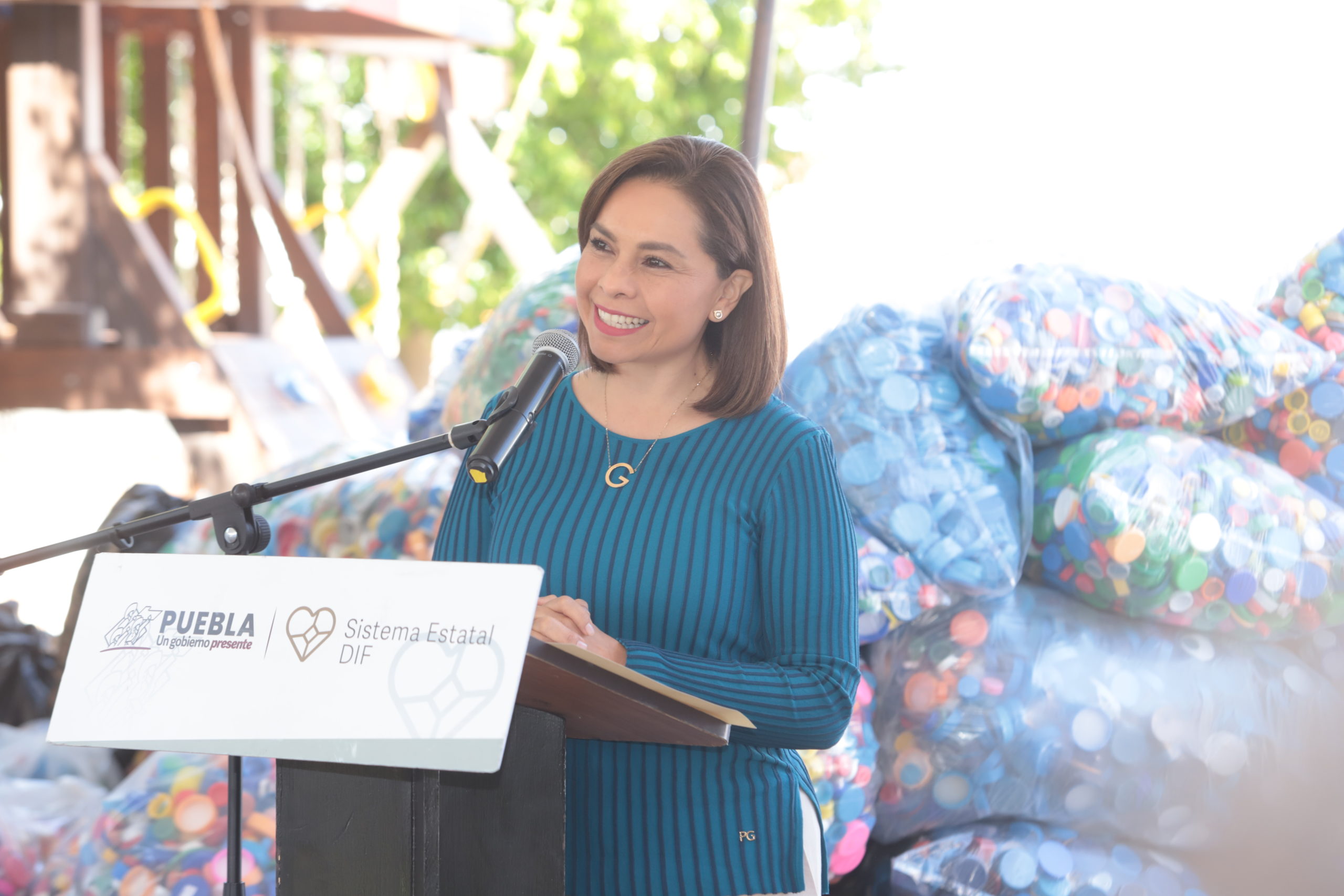 Encabeza Gaby Bonilla la entrega de más de cinco toneladas de tapitas para niños con cáncer