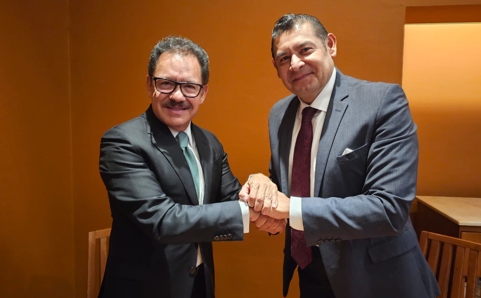 Alejandro Armenta e Ignacio Mier sostienen una reunión y pactan por la unidad