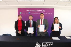 Firma José Luis Nájera convenio de colaboración con La Salle Puebla