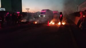 Luego de casi 12 horas los manifestantes de Xalmimilulco liberaron la autopista México-Puebla