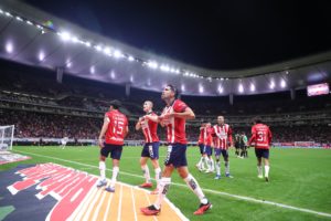 ¡Un juegazo! Chivas saca la casta y por fin consigue ganar en el Clausura 2024