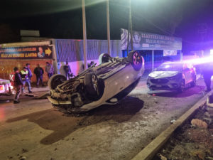 Al menos tres personas lesionadas es el saldo por un fuerte choque en periférico