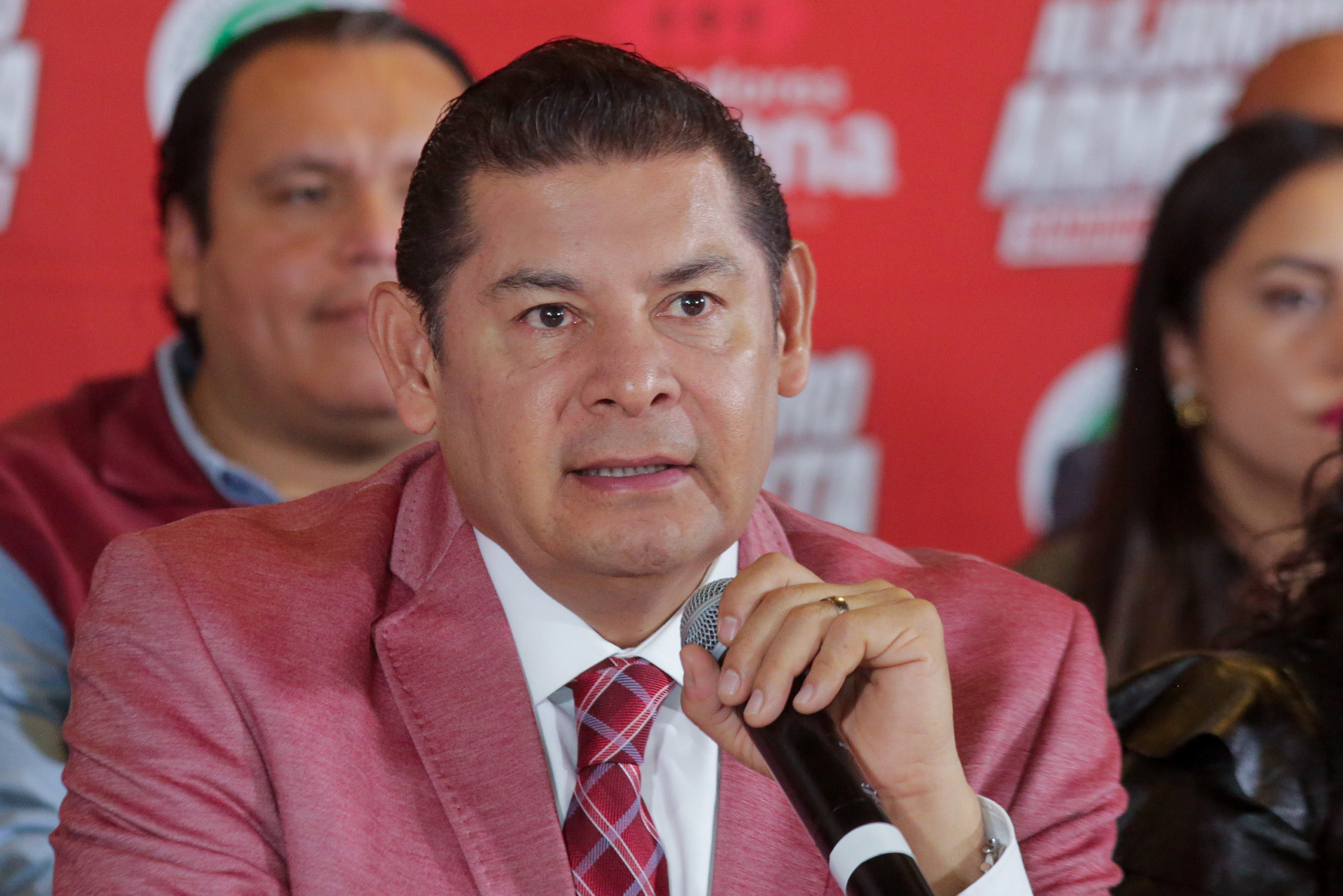 Alejandro Armenta calificó inclusión de Iván Galindo al PAN como “Suma de corruptos”