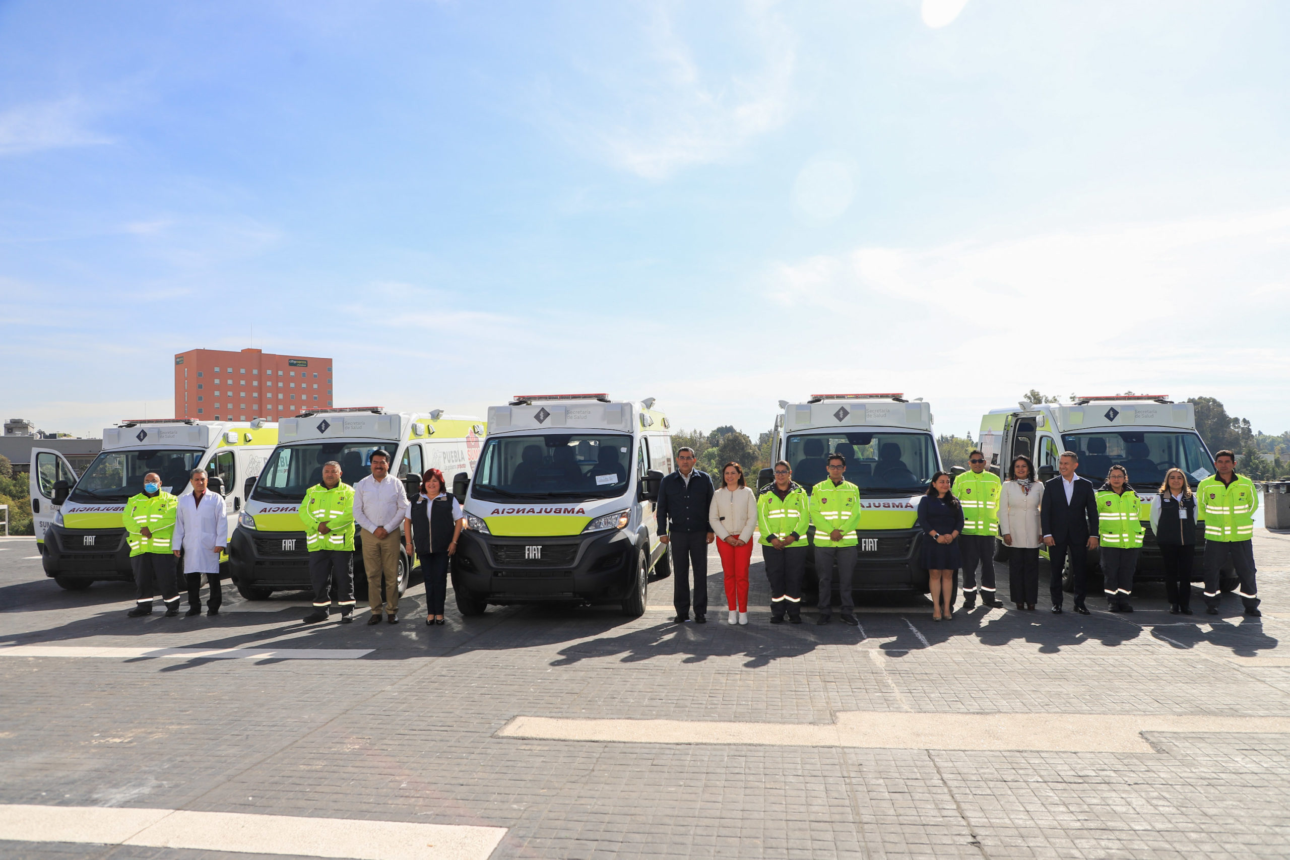 Sector salud en Puebla obtiene 23 ambulancias equipadas para SUMA