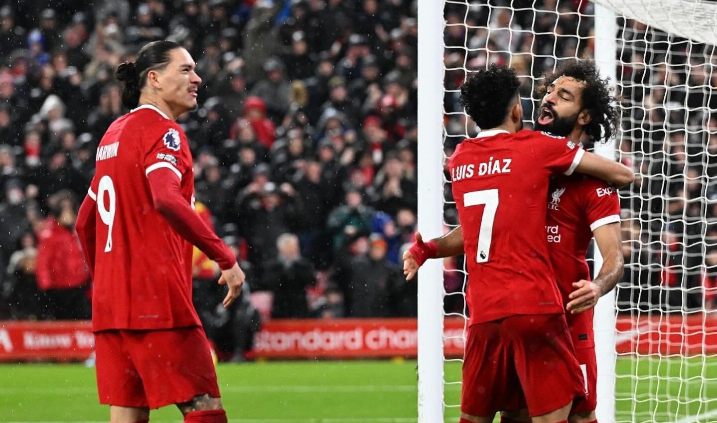 El Liverpool se impone ante el Newcastle y camina como líder momentáneamente en la Premier