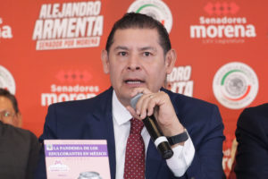 El senador Alejandro Armenta da la bienvenida a Jorge Estefan Chidiac a Morena