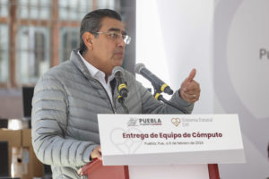 Locatarios del tianguis de La Cuchilla deberán garantizar la venta de artículos legales: Sergio Salomón