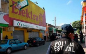 Al menos 40 celulares fueron robados de una tienda Elektra de Amozoc