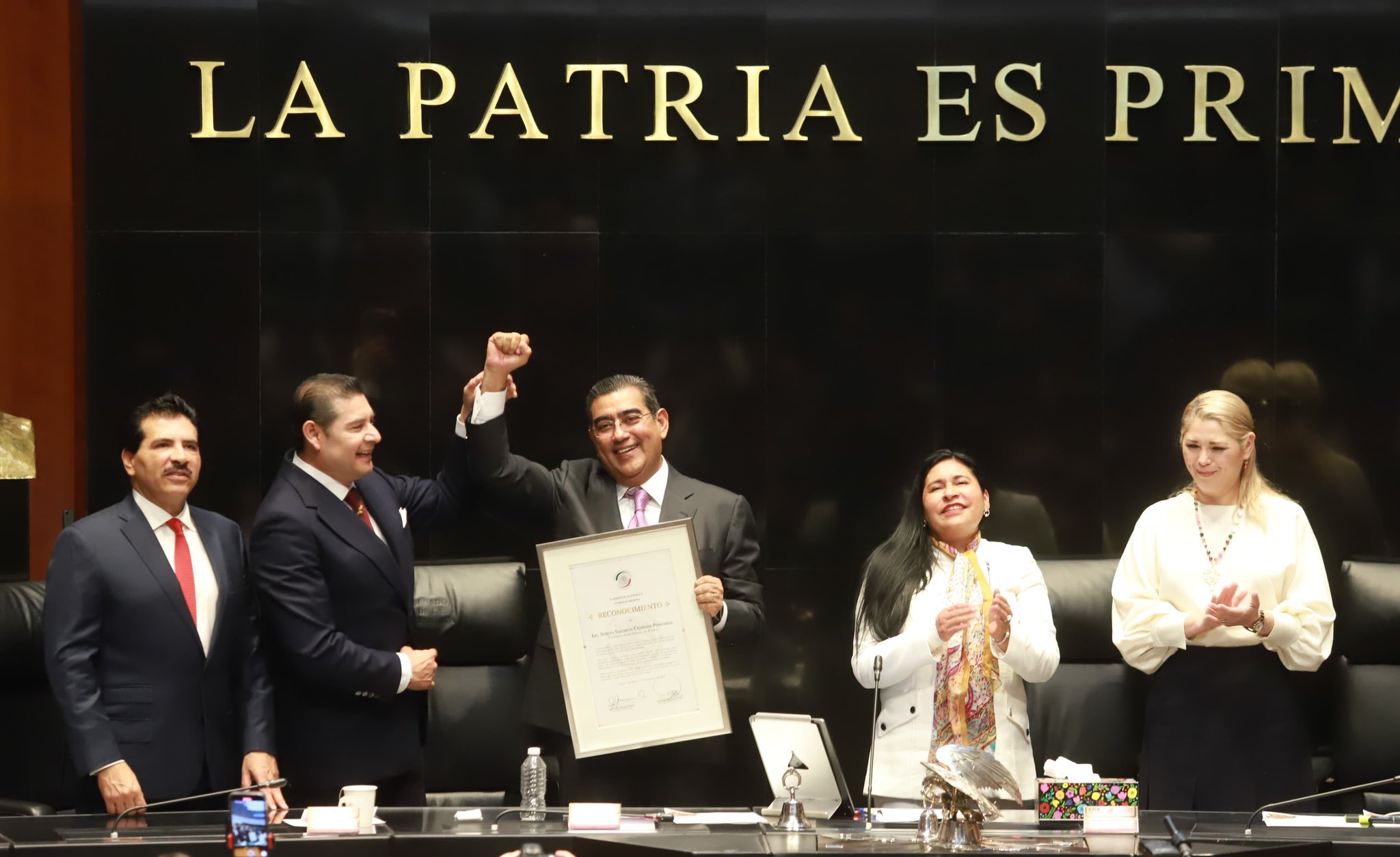 Sergio Salomón invitado de honor para la develación del Muro de Honor del Senado “los tres Juanes de la Sierra Norte”