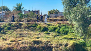 Encuentran el cuerpo de un hombre con tiro de gracia en la cabeza y mensaje de advertencia