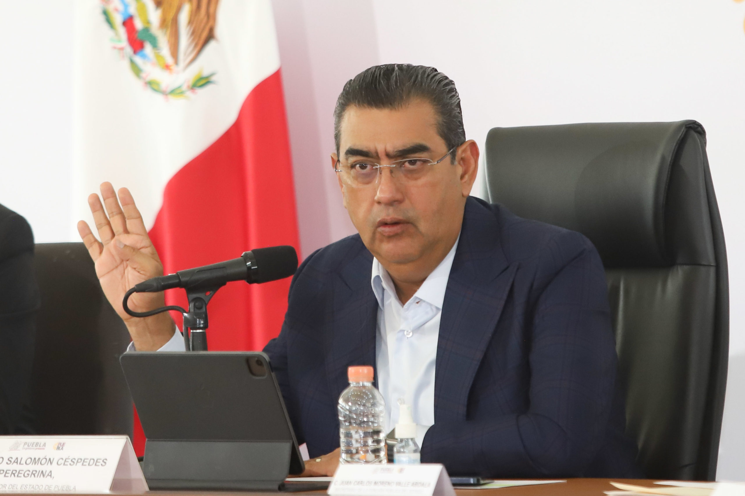 El gobernador Sergio Salomón sostiene que el ni ha movido “ni un dedo” para la designación de candidatos