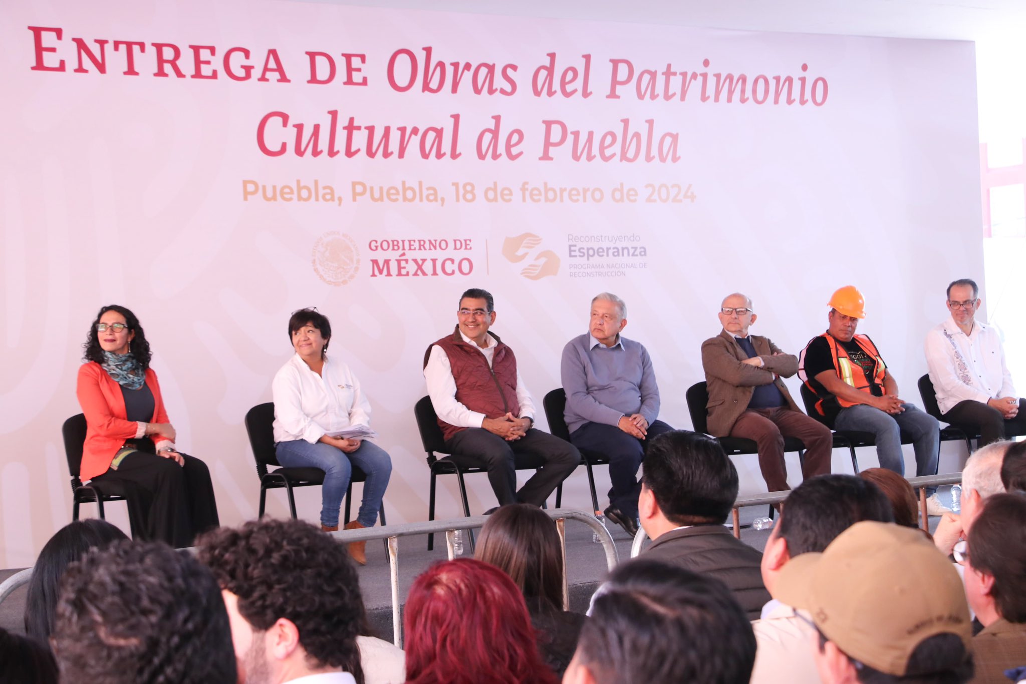 AMLO y Sergio Salomón celebran el fin de la huelga en la empresa Audi