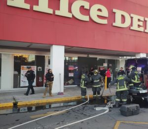 Se incendia Office Depot del Circuito, no se reportaron personas lesionadas