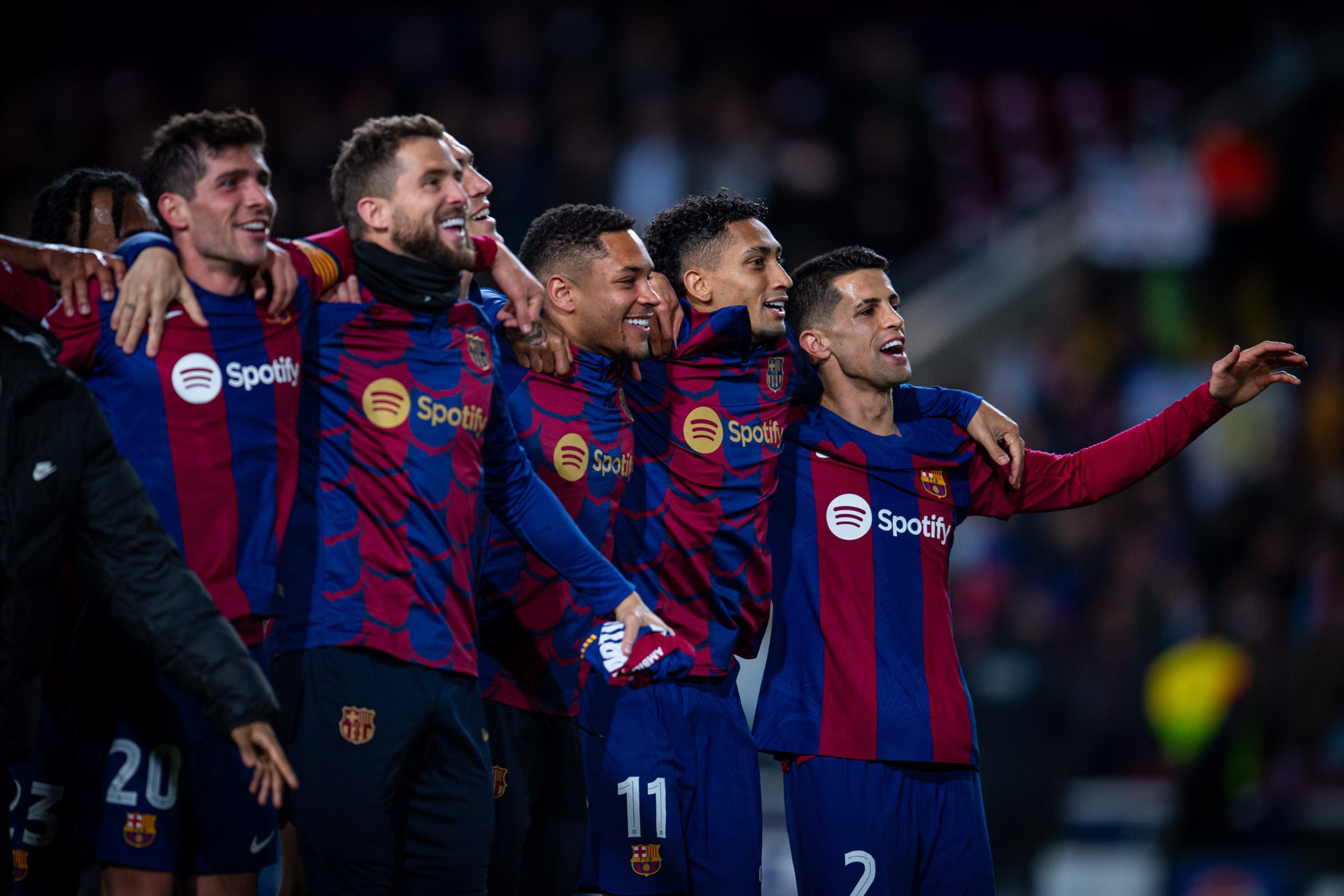 Barcelona deja de lado sus fantasmas y avanza en la Champions League