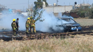 Una persona fallecida y una camioneta incendiada debido al asalto de una zapatería en Cholula