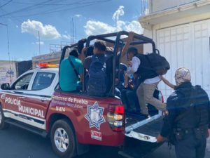 Rescatan a por lo menos 270 migrantes que fueron abandonados en Chalchicomula de Sesma