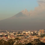 Durante las últimas 24 horas, el volcán Popocatépetl registró 49 exhalaciones: Cenapred