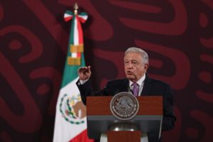 Ley de Amnistía ayudaría a resolver a tiempo el caso Ayotzinapa: AMLO