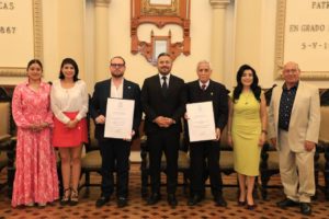 Ayuntamiento de Puebla entrega el Premio Anual en Salud Municipal al doctor Roberto Guillermo Calva  al Hospital Puebla