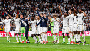 Con todo y polémica incluida, Real Madrid venció al Barcelona y prácticamente tiene amarrado el título