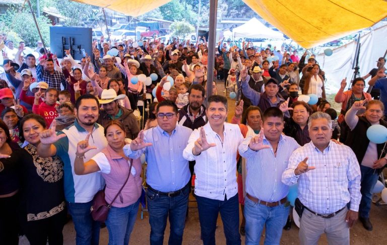 Lalo Rivera reconoce la lucha por la democracia en Tlacotepec de Porfirio Díaz