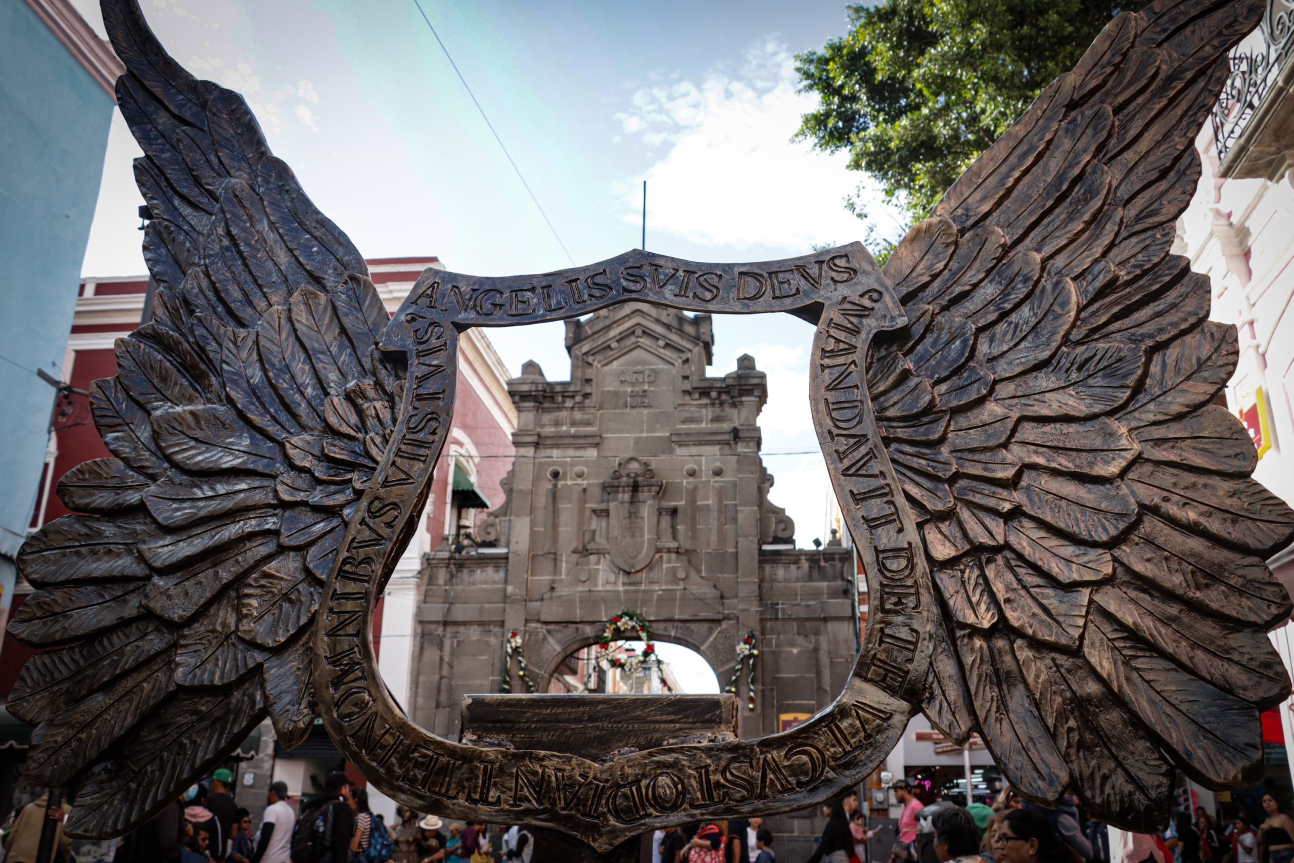 Escultura de ‘Alas que Abrazan’ en proceso de mantenimiento; descartan posibilidad de robo