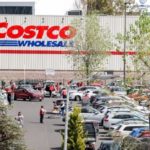 Hombres con pistola en mano roban reloj de lujo en el estacionamiento de Costco