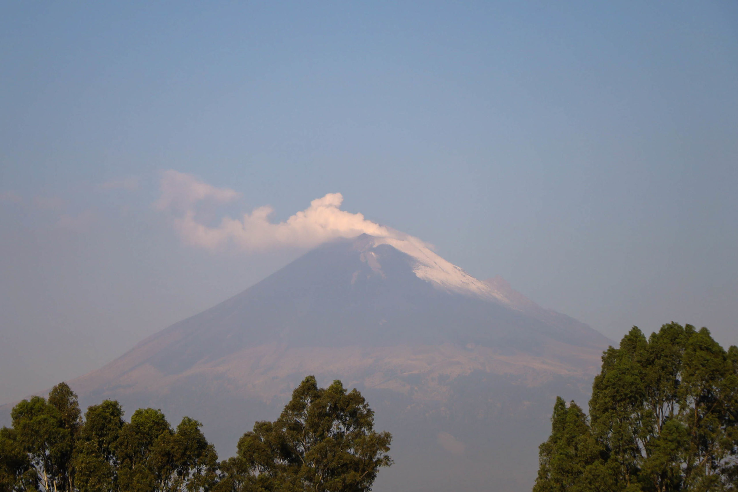 El volcán Popocatépetl ha emitido 8 minutos de tremor armónico y 139 exhalaciones en las últimas 24 horas