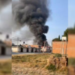 Incendio en Huejotzingo consume una vivienda y seis vehículos