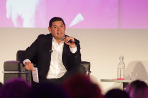 Alejandro Armenta participa en el Foro Actúa del Tec de Monterrey y revelan mensaje en su contra