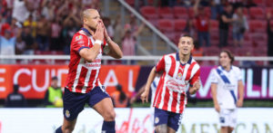 Chicharito por fin marcó gol con Chivas en su victoria ante un Club Puebla que no ve el rumbo