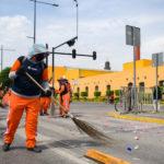 Servicio de limpia del municipio de Puebla realiza tareas de limpieza tras el desfile del 5 de Mayo