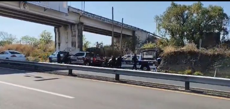 Localizan cuerpo maniatado y calcinado en la Autopista Atlixco