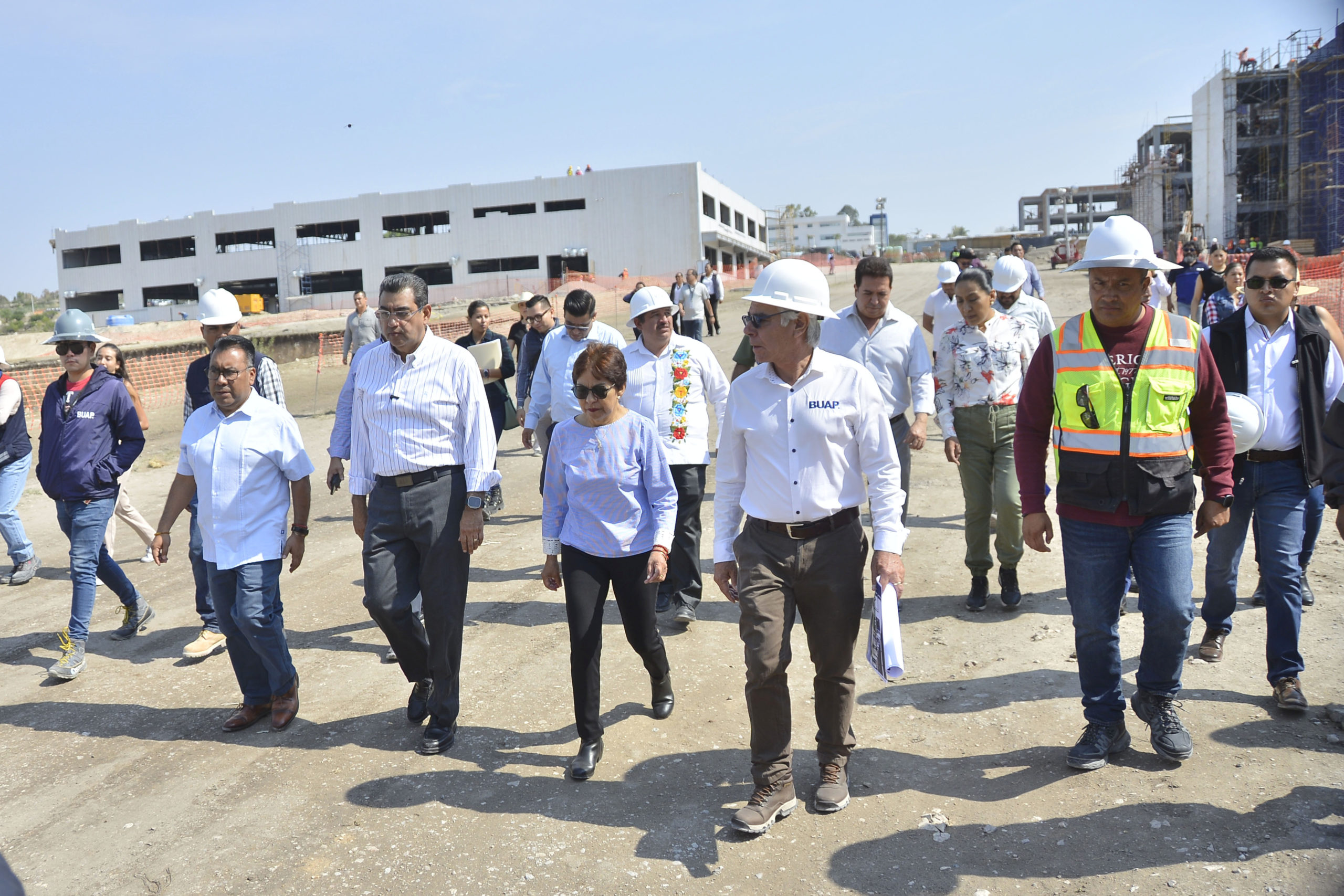 Rectora Lilia Cedillo y el gobernador Sergio Salomón Céspedes realizan recorrido por CU2