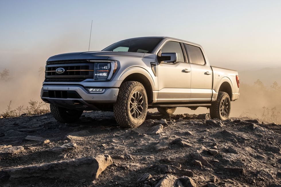 2021 Ford F150 Tremor is powered by 400 horsepower V6 engine