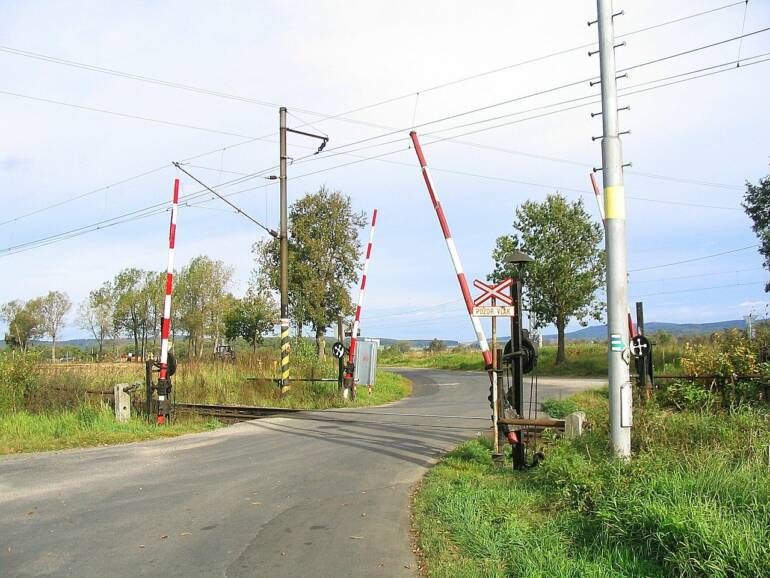 Železniční přejezdy a rychlosti na nich