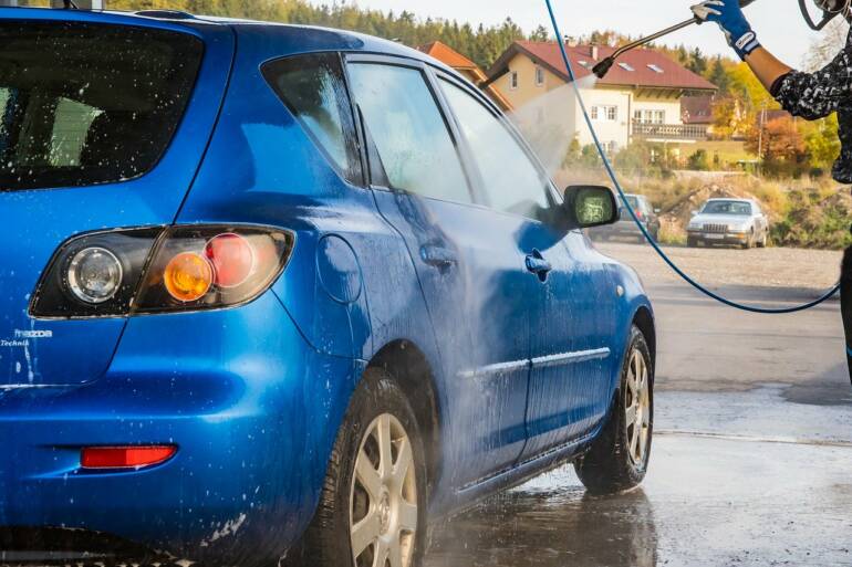 Jak zbavit auto soli a dalších nečistot