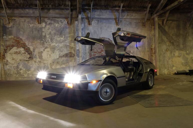 Stroj času DMC DeLorean z filmu Návrat do budoucnosti